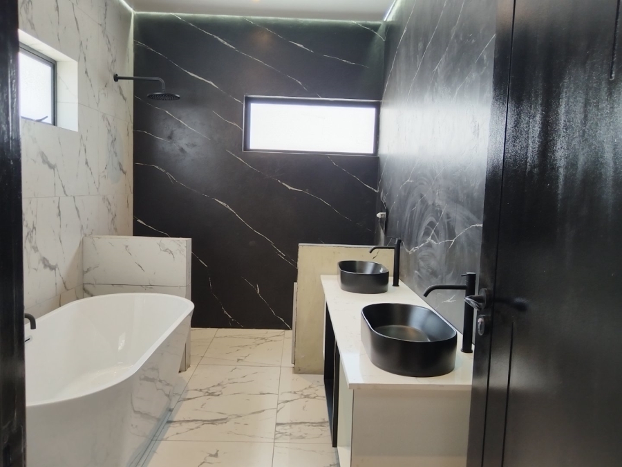 4 Bedroom Property for Sale in Sandown Western Cape